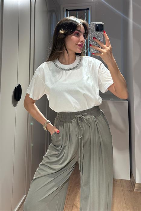 Finds Yakası Taşlı Beyaz Tshirt