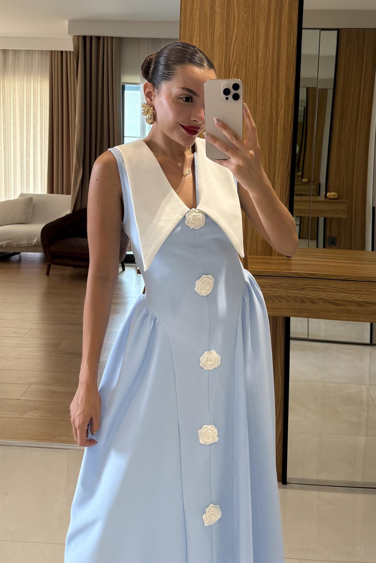 Forina Mavi Yakalı Gül Detaylı Atlas Elbise