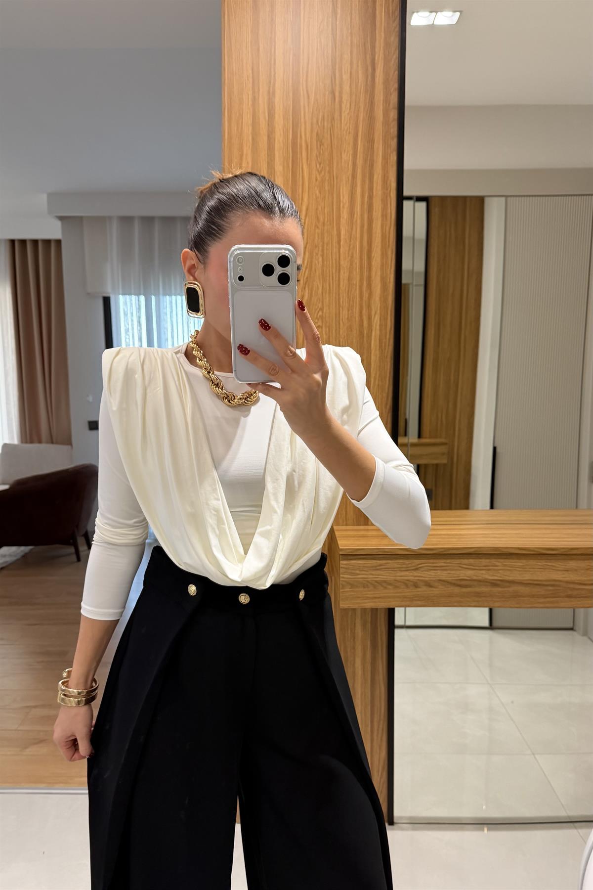 Franke Beyaz Vatkalı Dökümlü Bluz