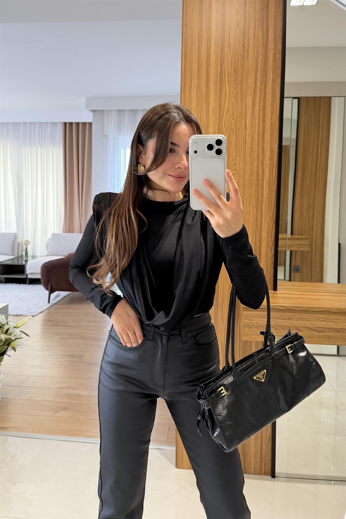 Franke Siyah Vatkalı Dökümlü Bluz