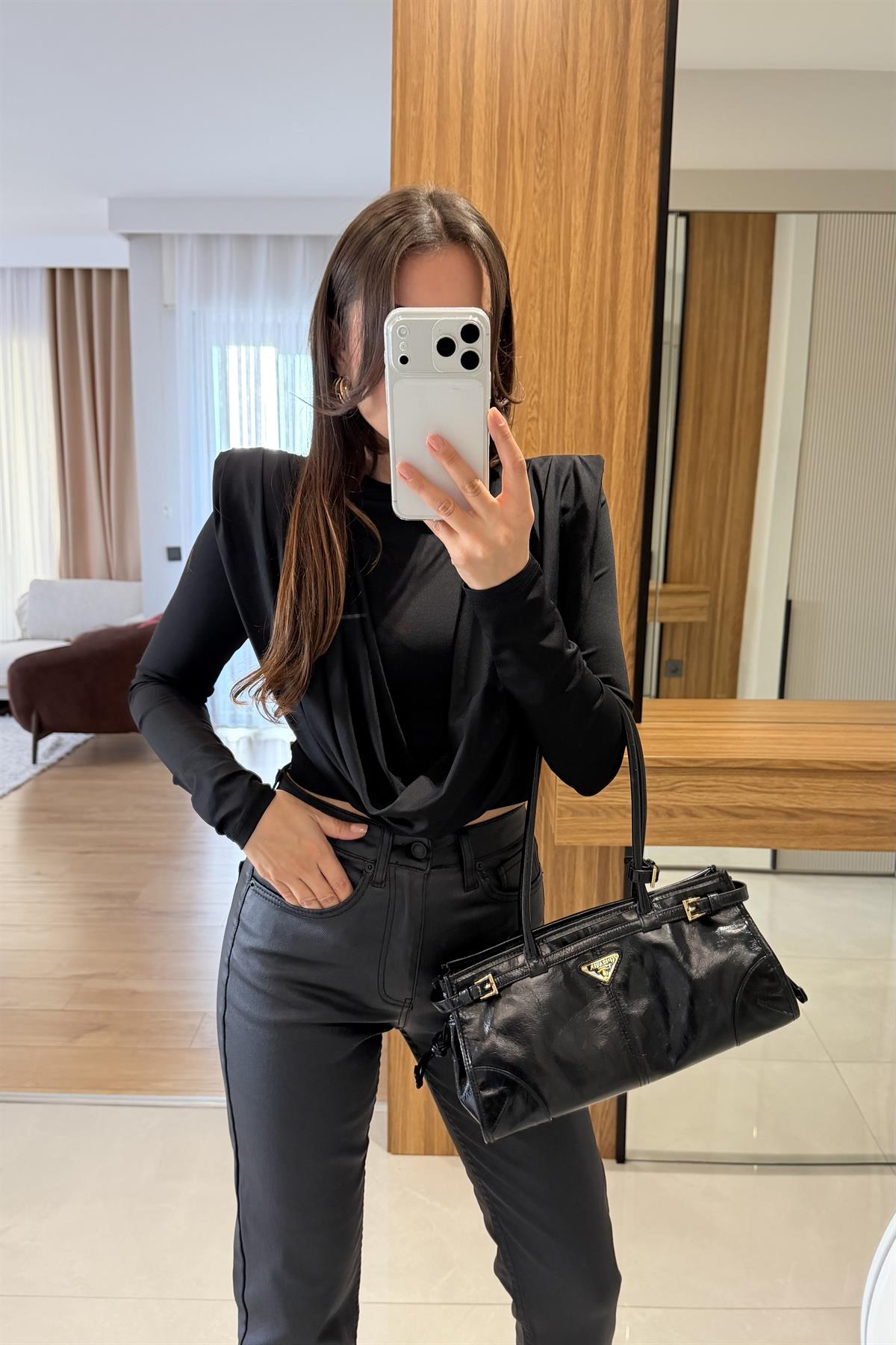 Franke Siyah Vatkalı Dökümlü Bluz