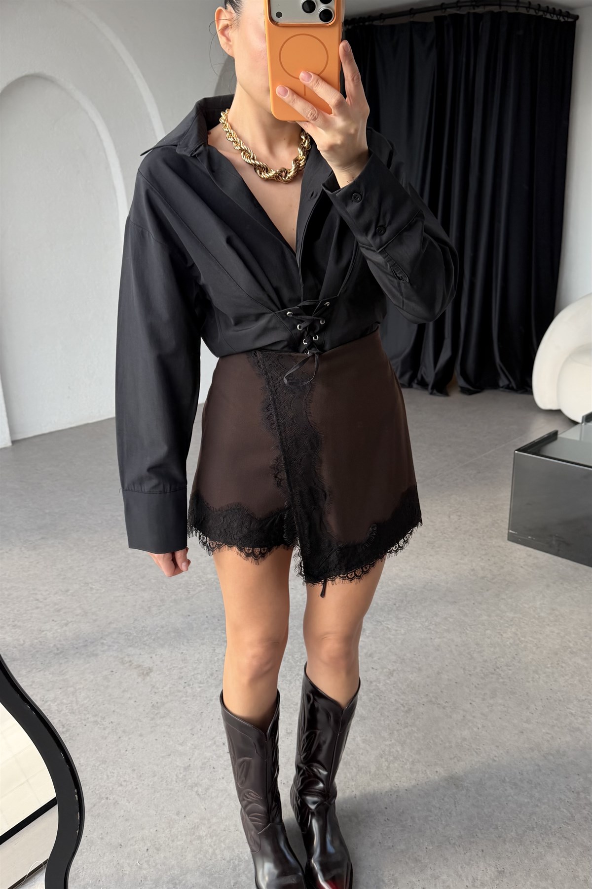 Frend Siyah Kuşgözü Detaylı Poplin Gömlek