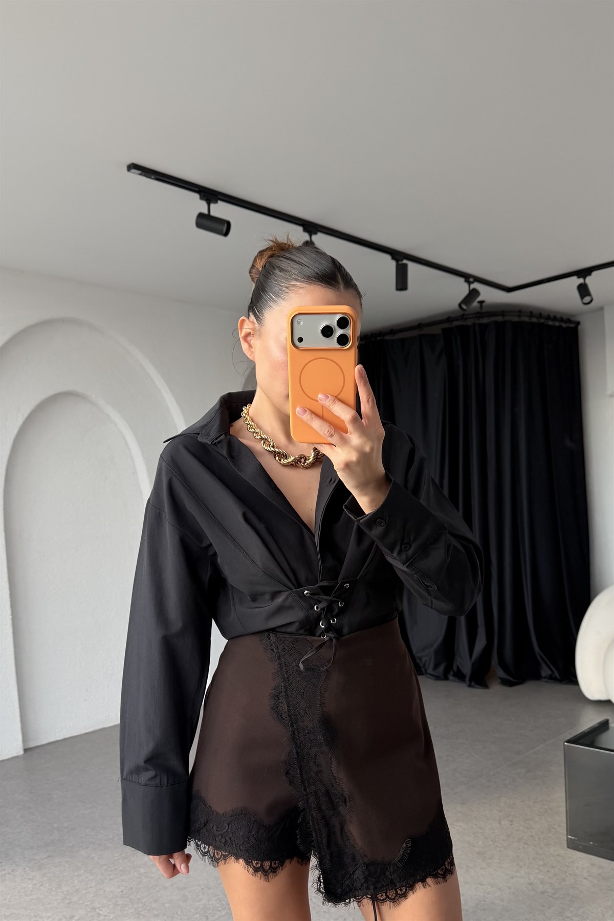 Frend Siyah Kuşgözü Detaylı Poplin Gömlek