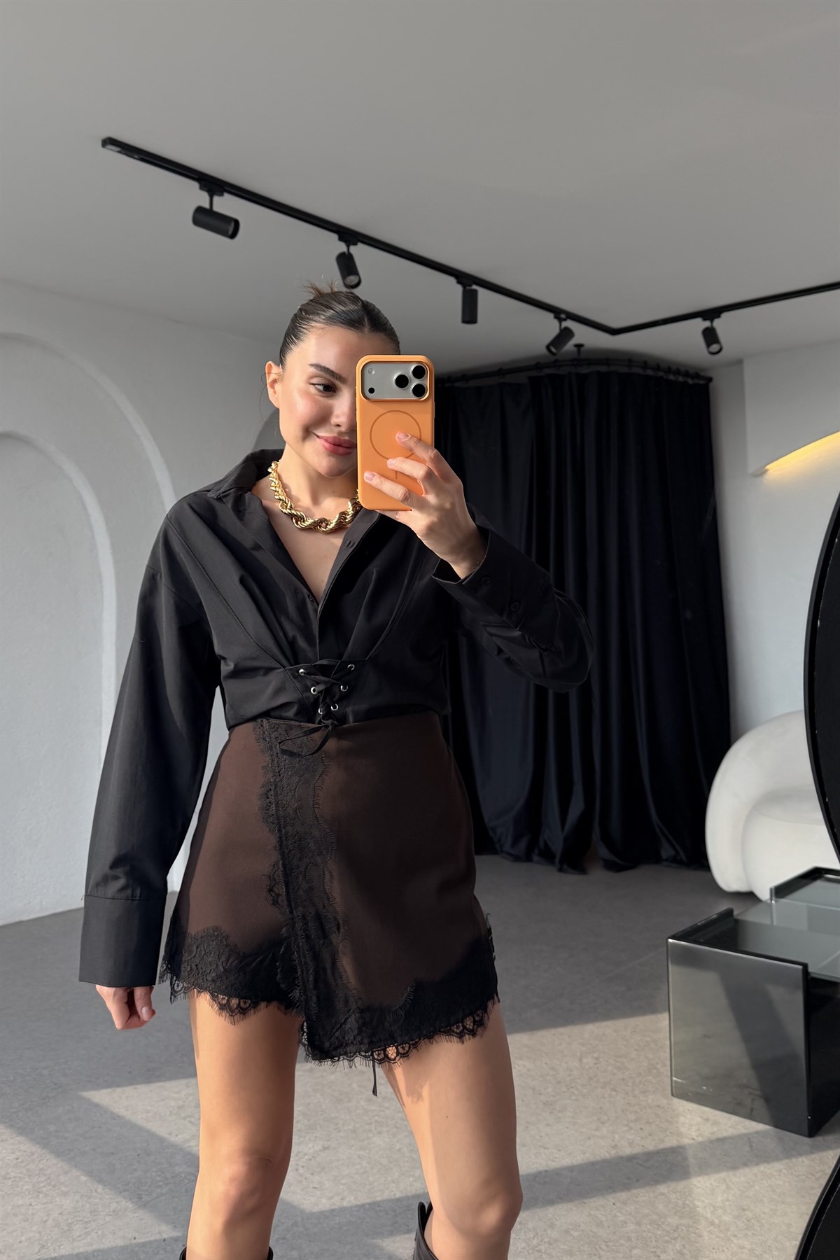 Frend Siyah Kuşgözü Detaylı Poplin Gömlek