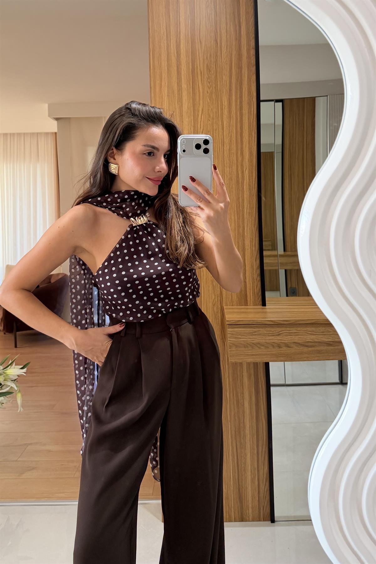 Freya Puantiyeli Gold Aksesuar Detaylı Bluz 