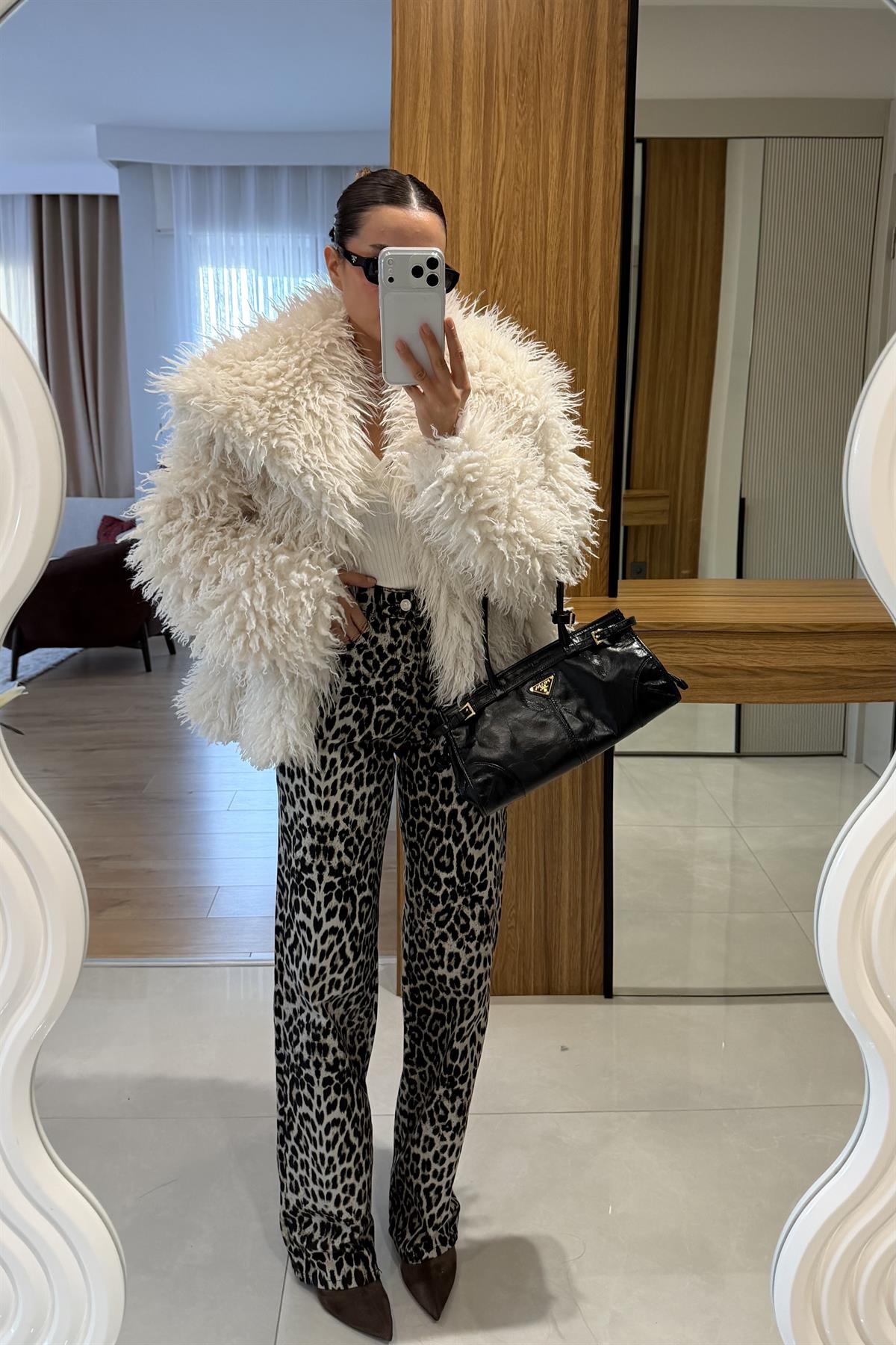 Gaia Ekru Saçaklı Yakalı Kürk