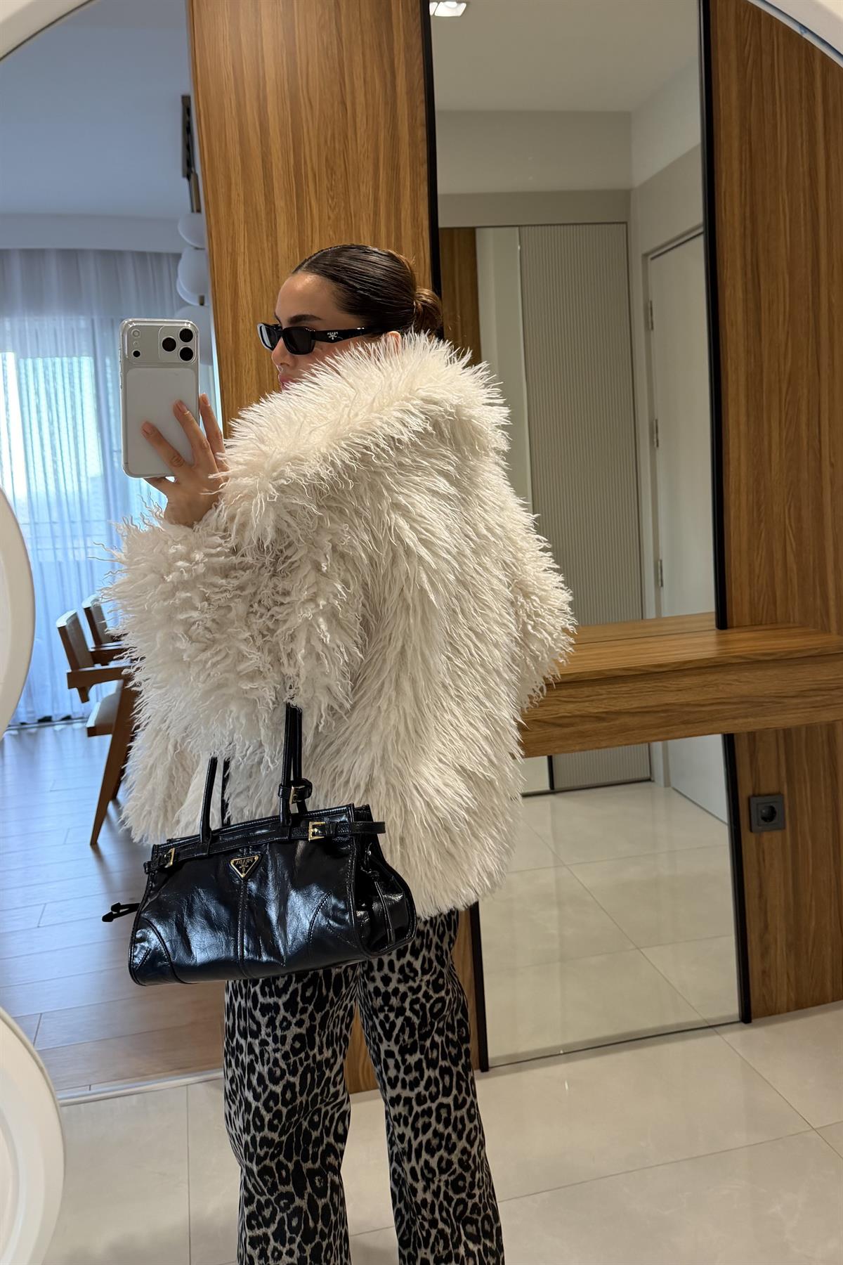 Gaia Ekru Saçaklı Yakalı Kürk