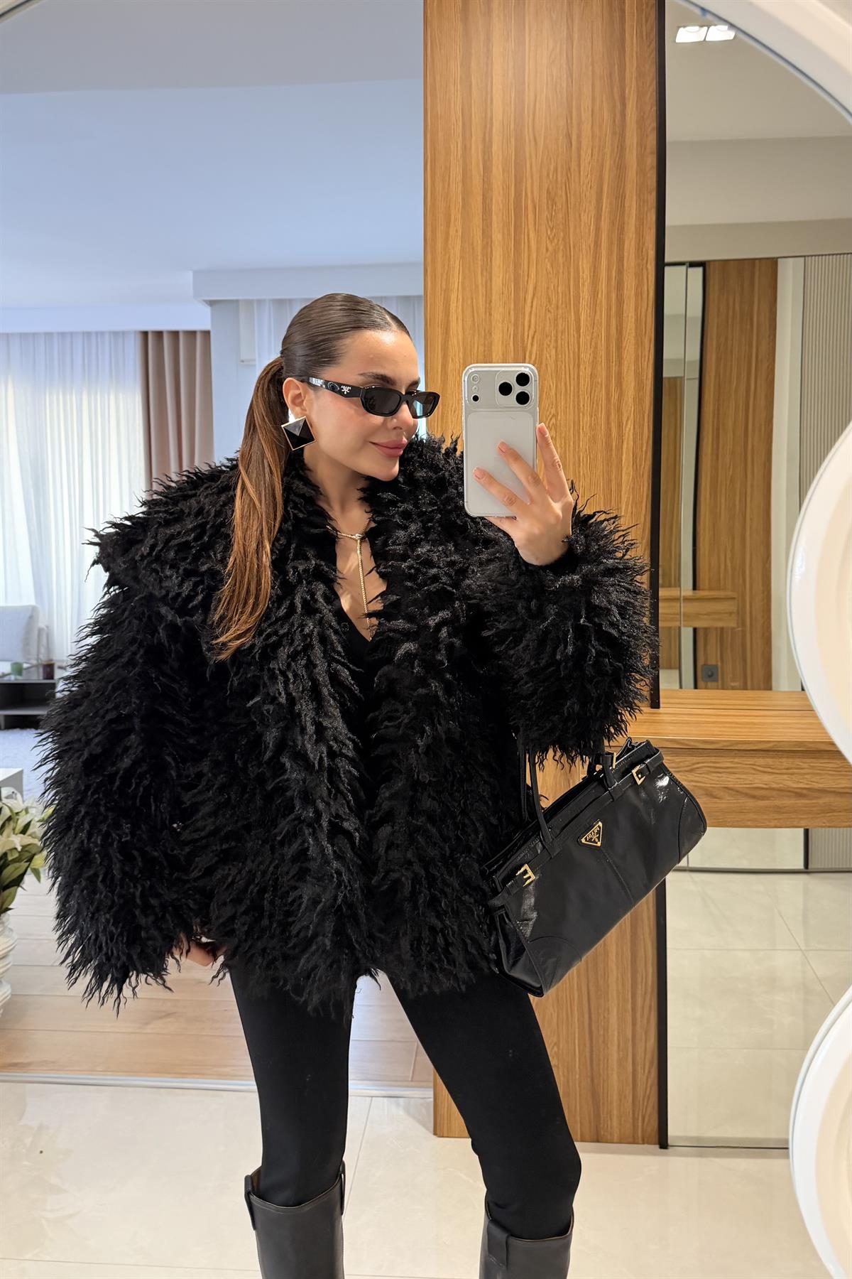 Gaia Siyah Saçaklı Yakalı Kürk