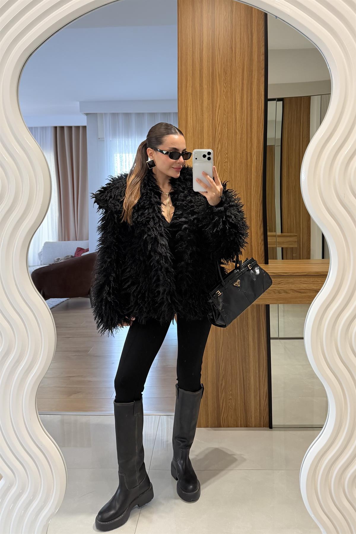 Gaia Siyah Saçaklı Yakalı Kürk