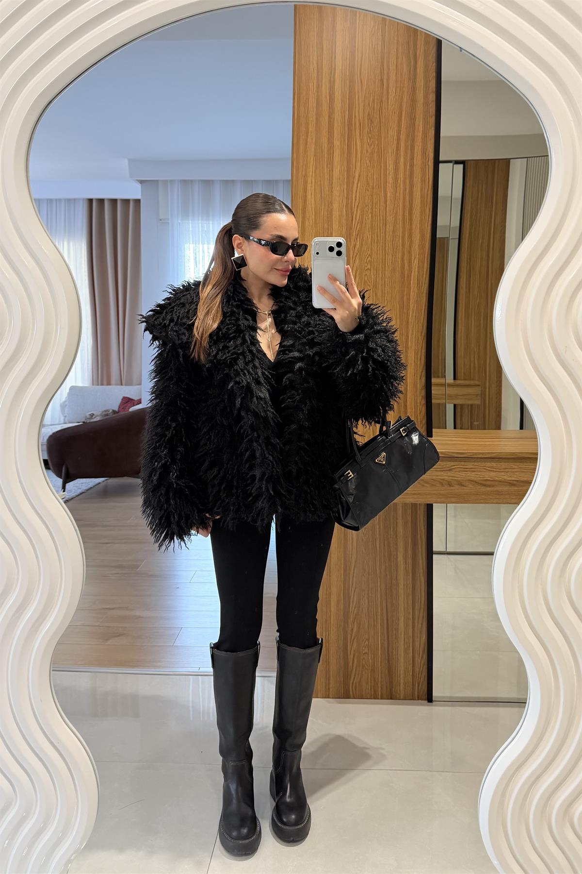 Gaia Siyah Saçaklı Yakalı Kürk