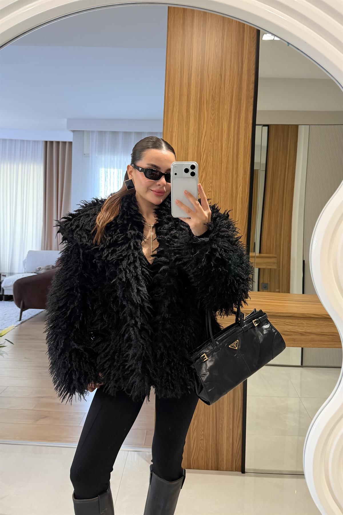 Gaia Siyah Saçaklı Yakalı Kürk