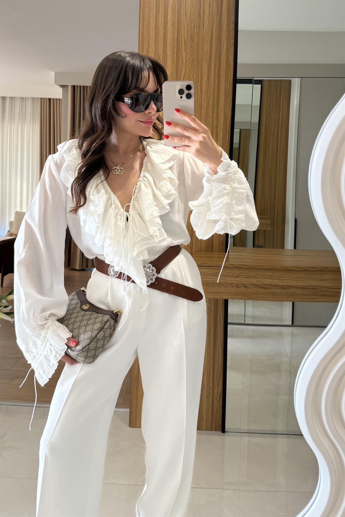 Giav Beyaz Fırfırlı Tasarım Gömlek