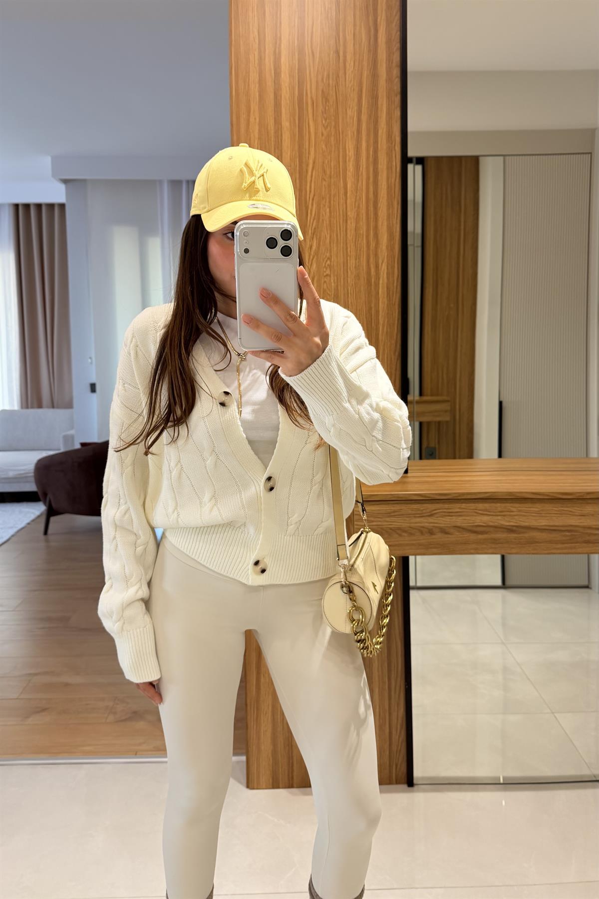 Gigi Ekru Baklava Hırka 