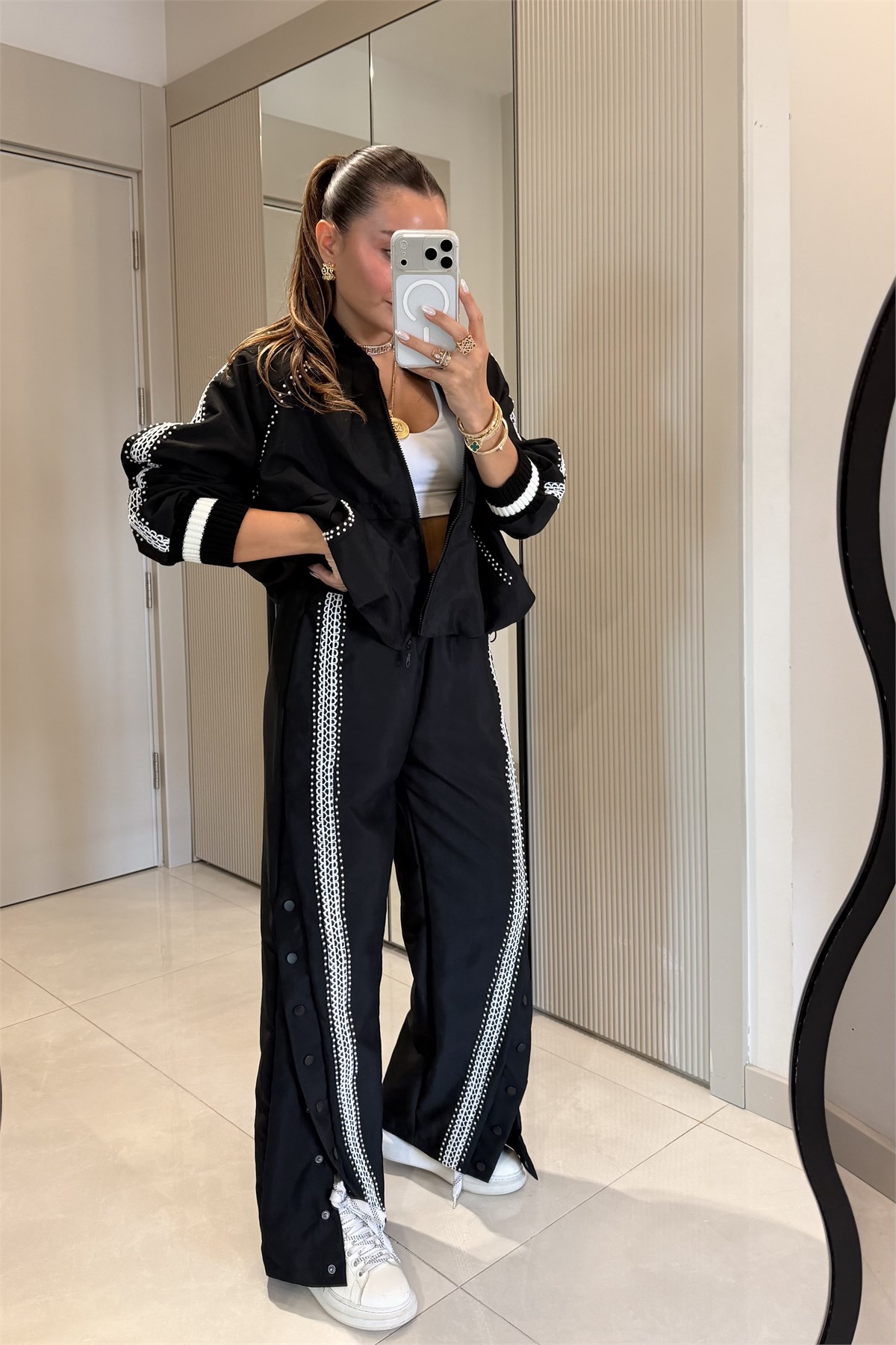 Glady Siyah Çıtçıtlı Nakış Şeritli Tasarım Takım