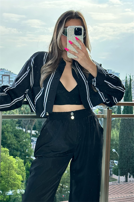 Gri çizgili siyah mini gömlek