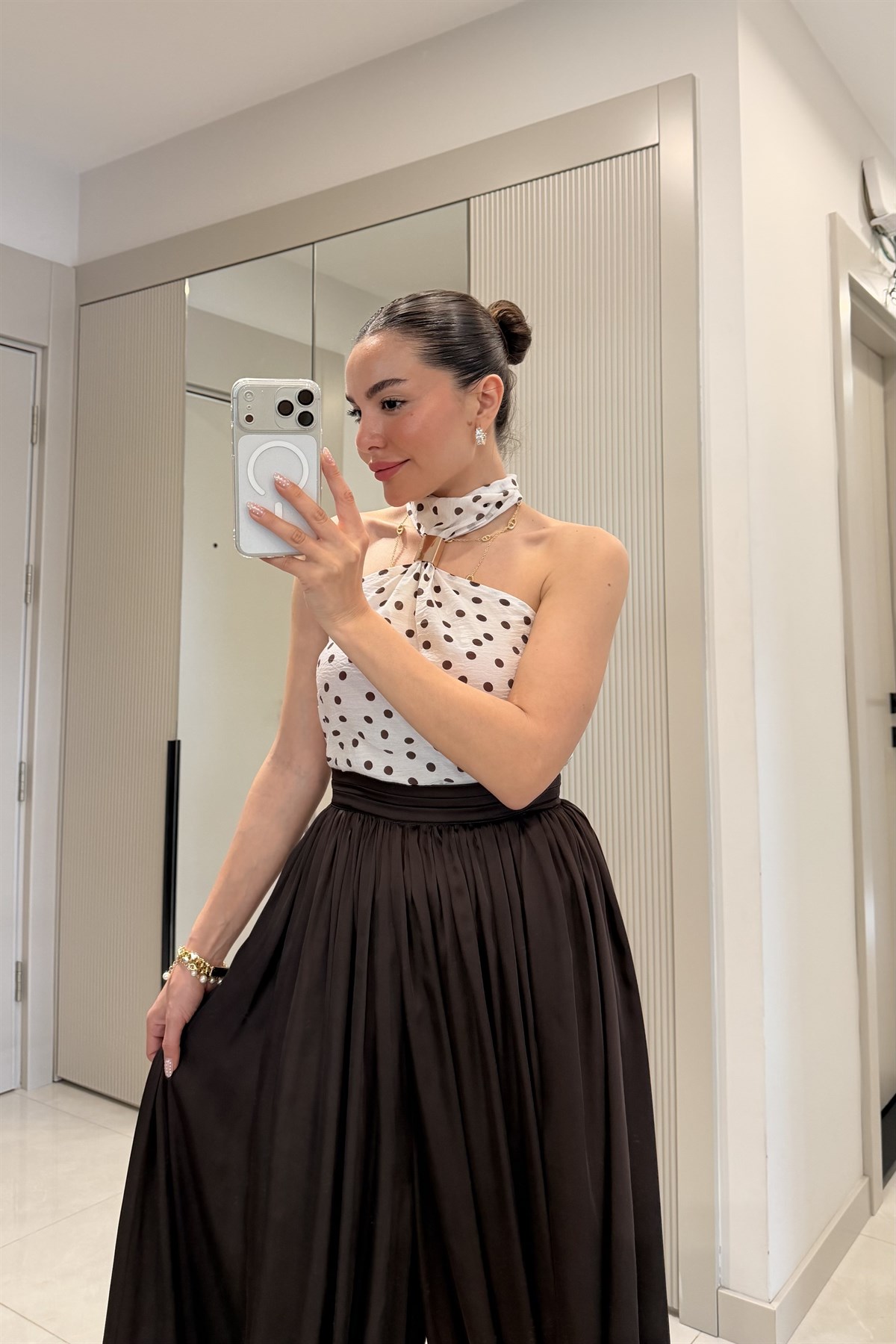 Guest Beyaz Aksesuarlı Puantiye Desen Bluz