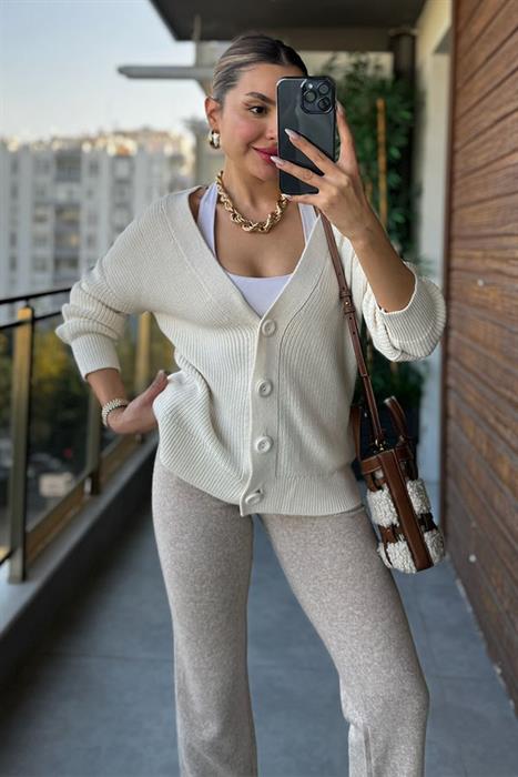 Handle Düğmeli Beyaz Hırka