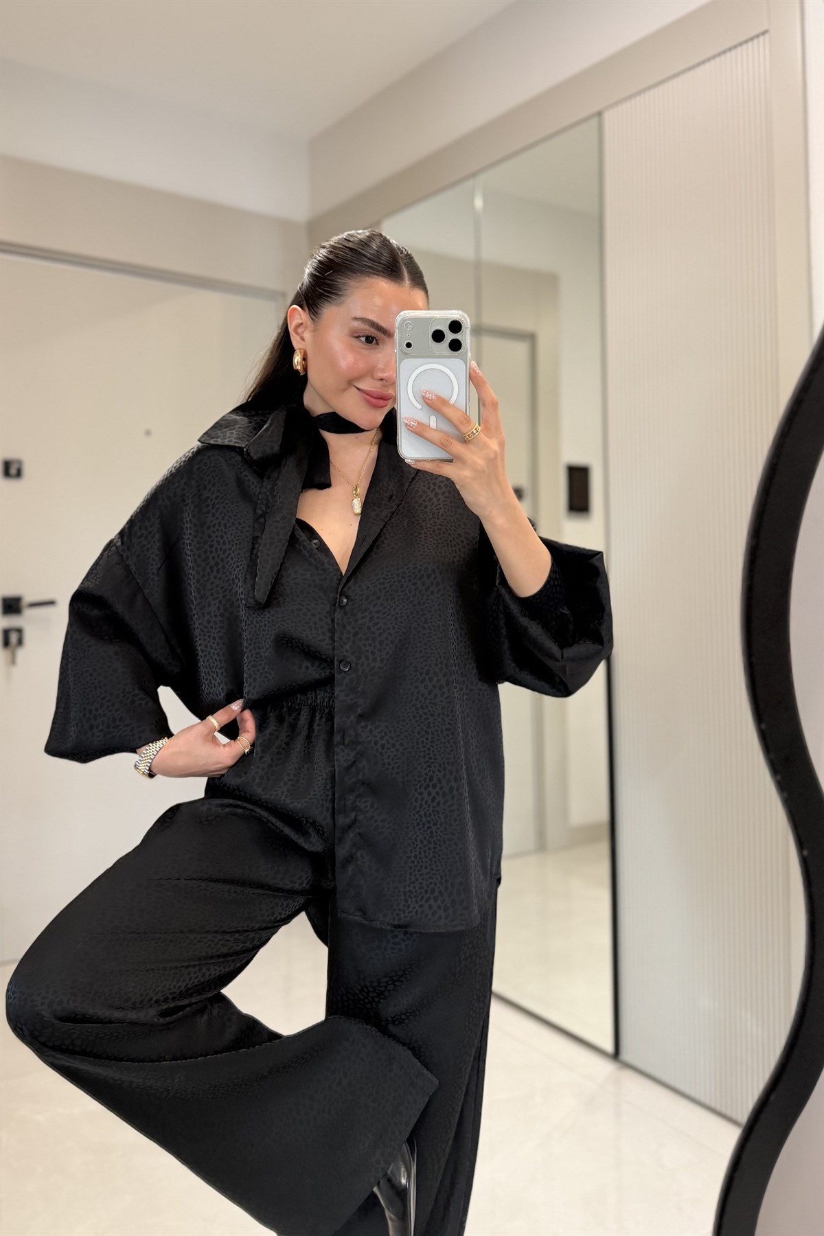 Harmony Siyah Puantiye Jakarlı Fularlı Şık Takım