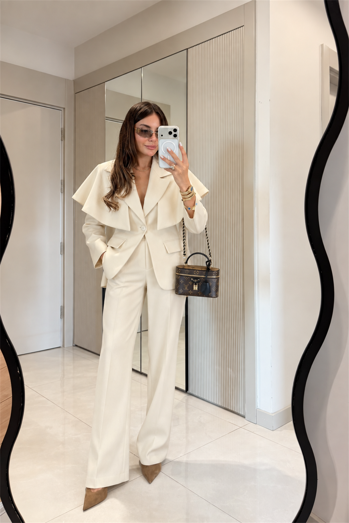 Harriet Krem Pelerin Detaylı Premium Takım