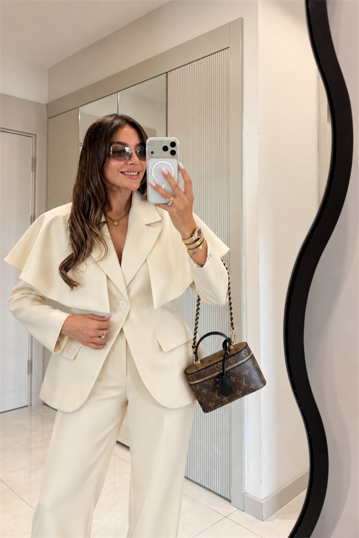 Harriet Krem Pelerin Detaylı Premium Takım