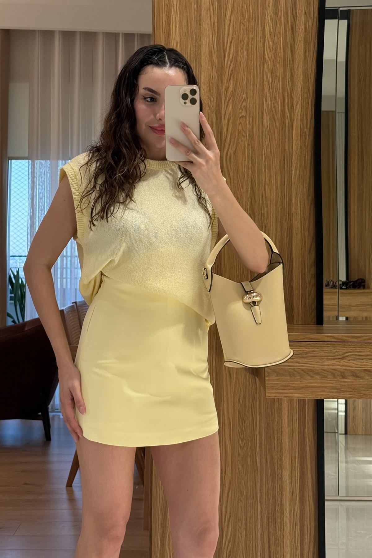 Helis Sarı Kolsuz Triko 