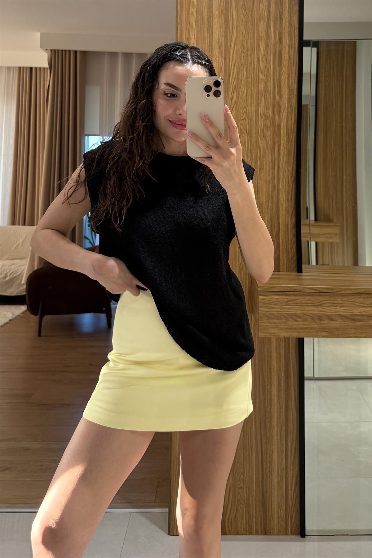 Helis Siyah Kolsuz Triko 