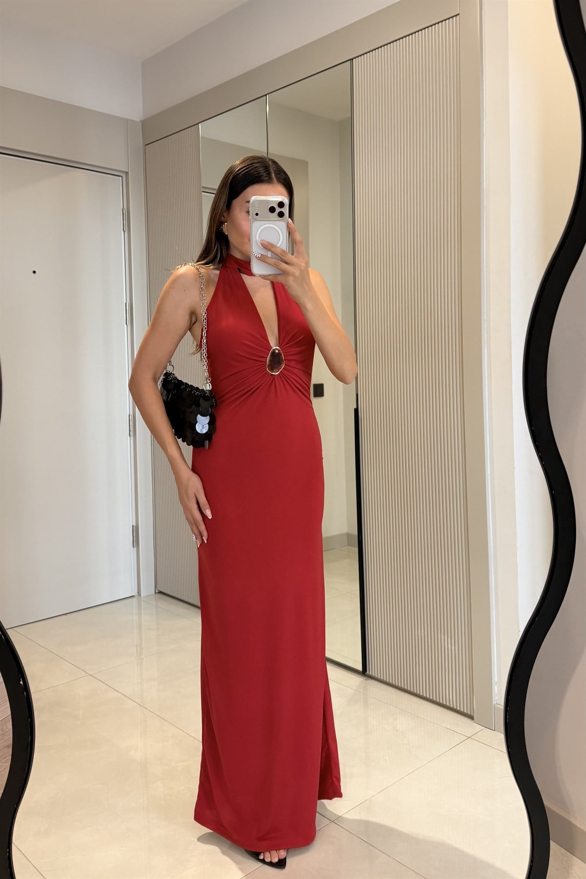 Hilary Kırmızı Halter Yaka Aksesuar Detaylı Maxi Elbise