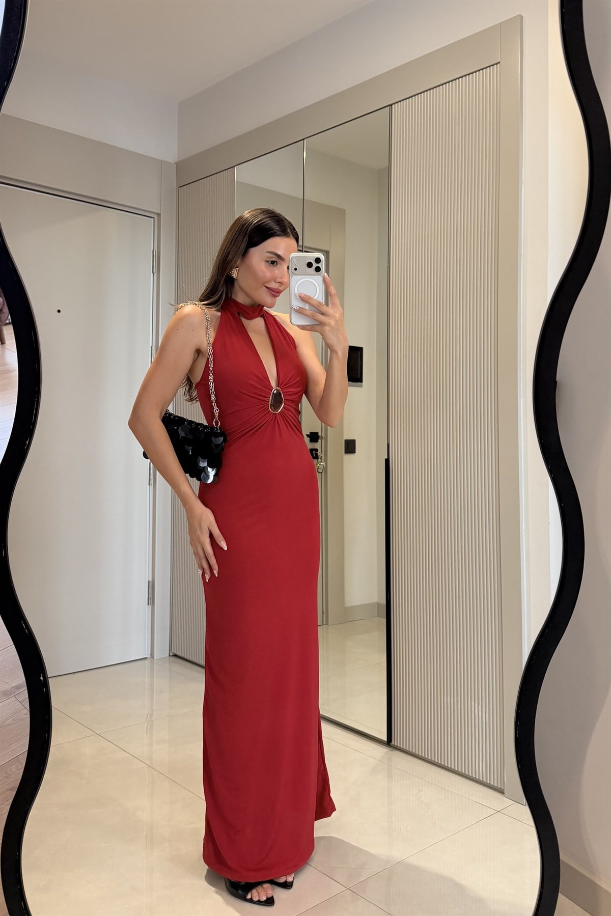 Hilary Kırmızı Halter Yaka Aksesuar Detaylı Maxi Elbise