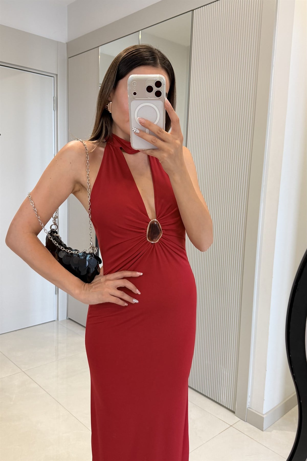 Hilary Kırmızı Halter Yaka Aksesuar Detaylı Maxi Elbise