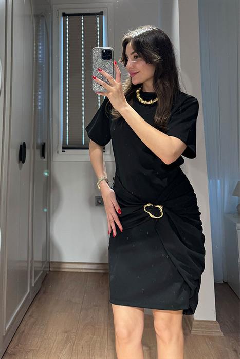 Hitley Eteği Aksesuarlı Siyah Elbise