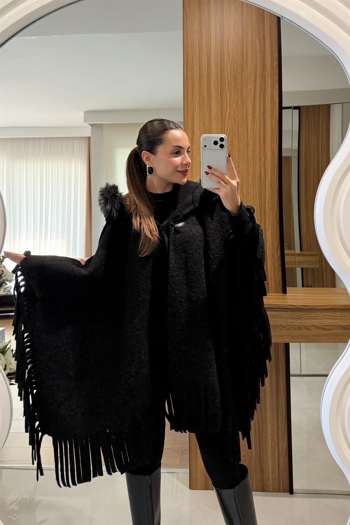 Holland Siyah Kürklü Püsküllü Panço