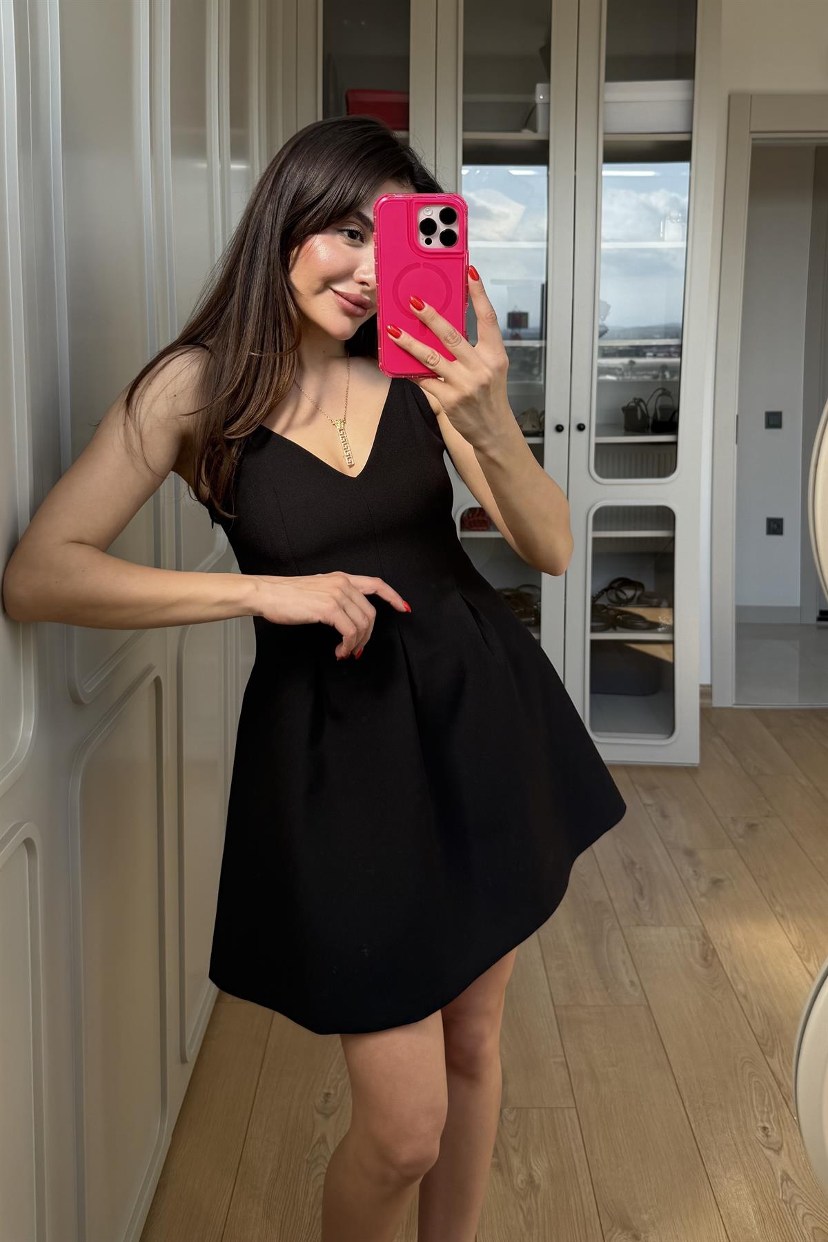 Holly Siyah Belden Oturtmalı Elbise