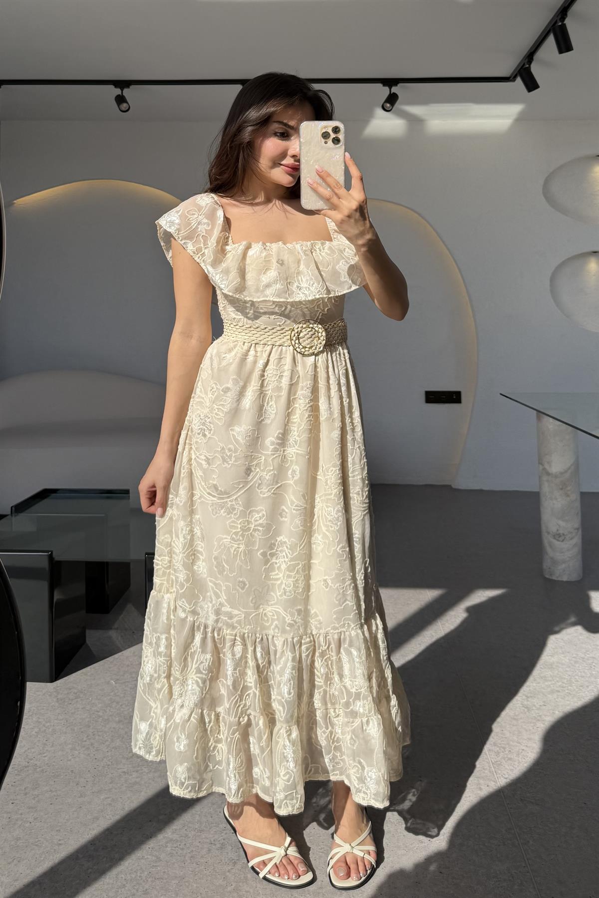 Holmes Nakış İşlemeli Madonna Yaka Elbise