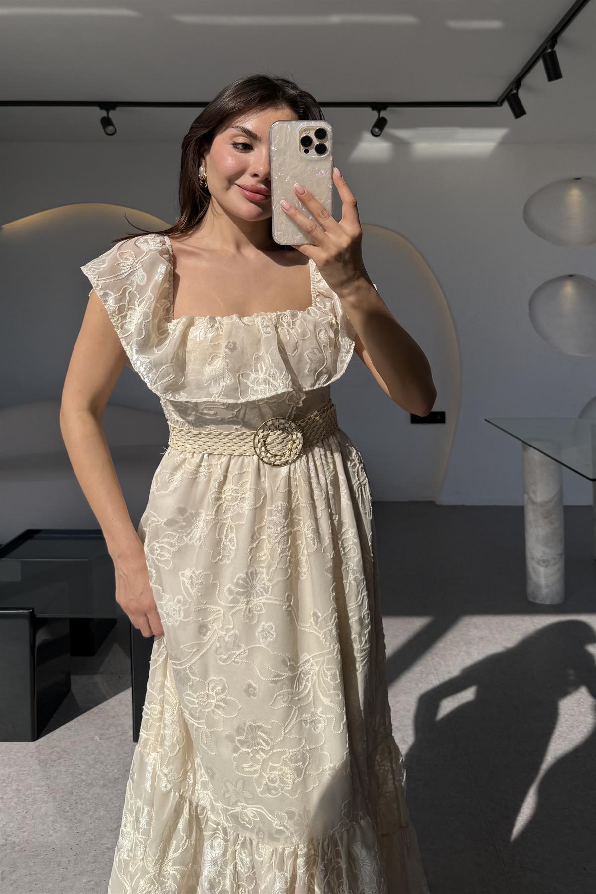 Holmes Nakış İşlemeli Madonna Yaka Elbise