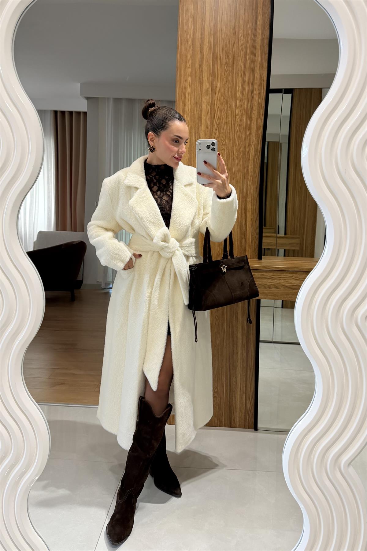 Hoper Beyaz Uzun Kemerli Kaban 