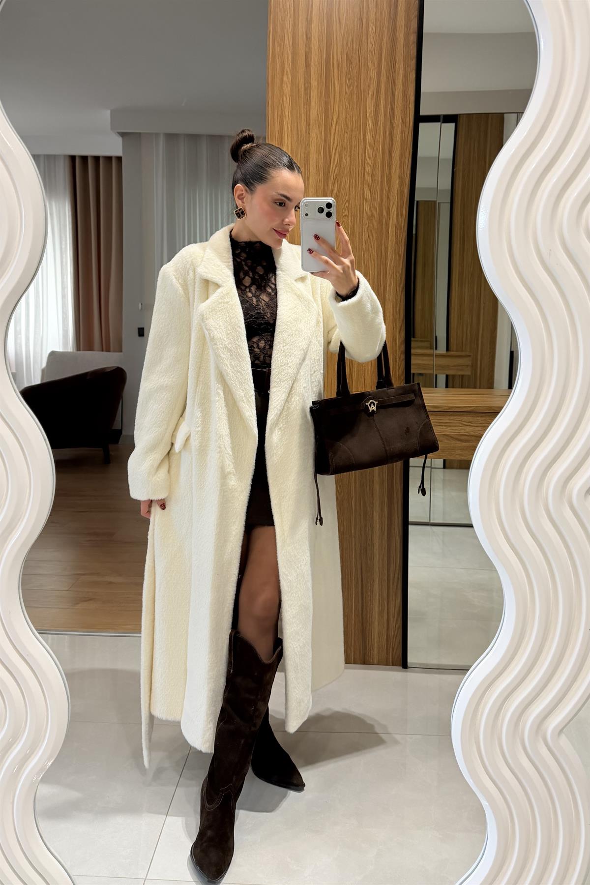 Hoper Beyaz Uzun Kemerli Kaban 