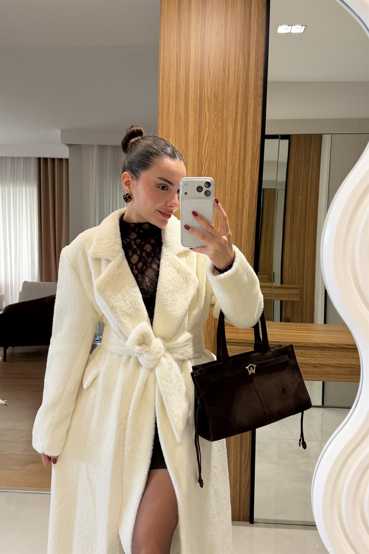 Hoper Beyaz Uzun Kemerli Kaban 