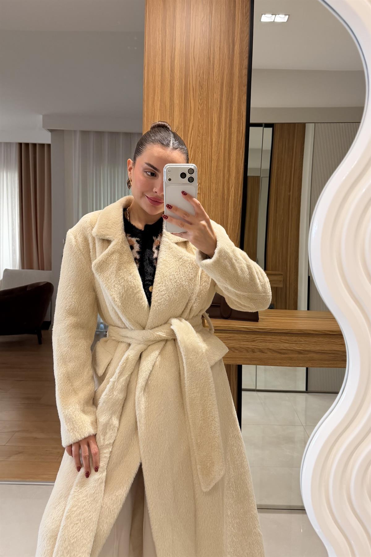 Hoper Krem Uzun Kemerli Kaban 