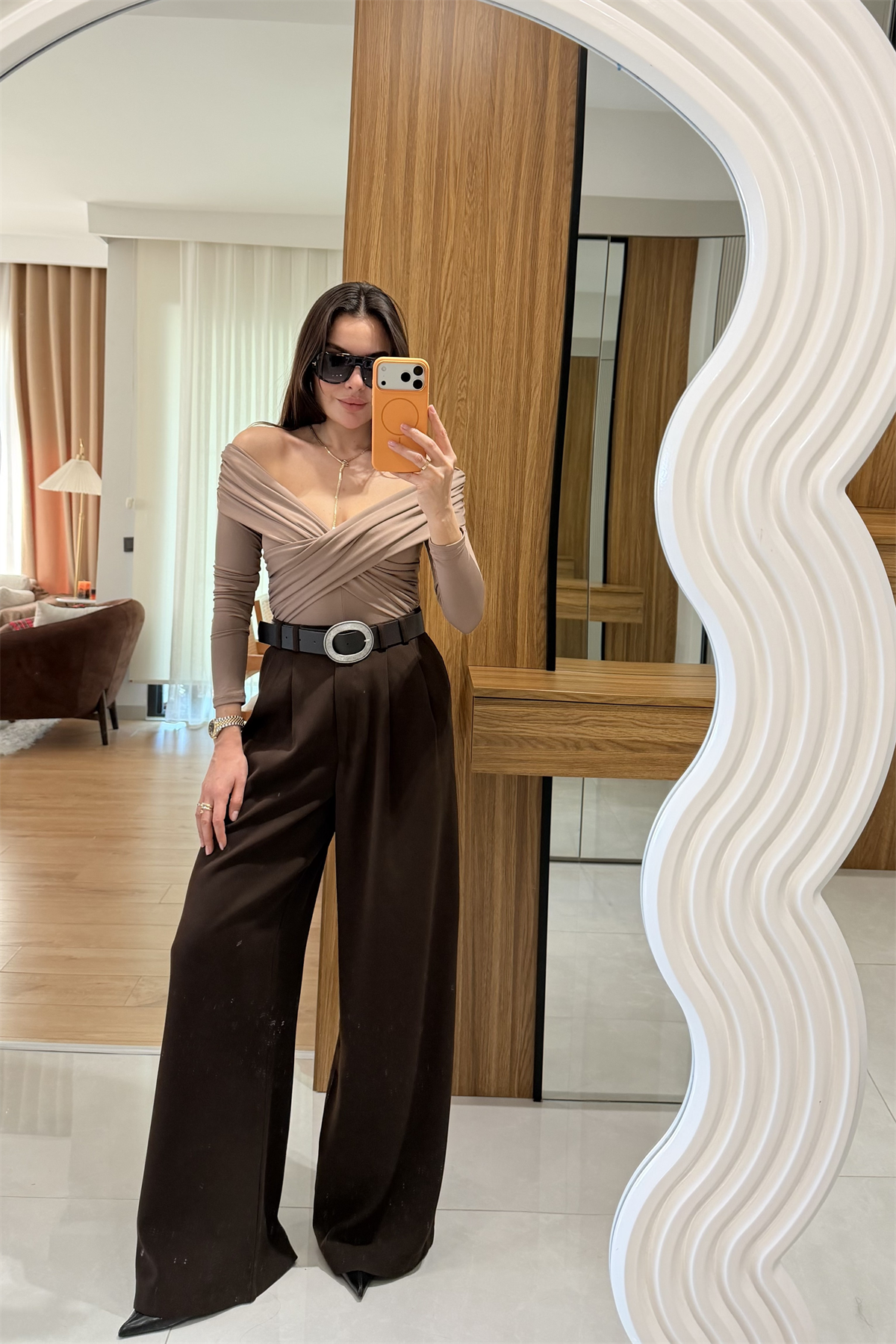 Hugo Sütlü Kahve Madonna Yaka Bodysuit