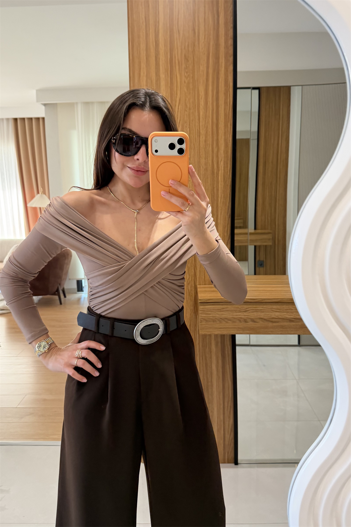 Hugo Sütlü Kahve Madonna Yaka Bodysuit