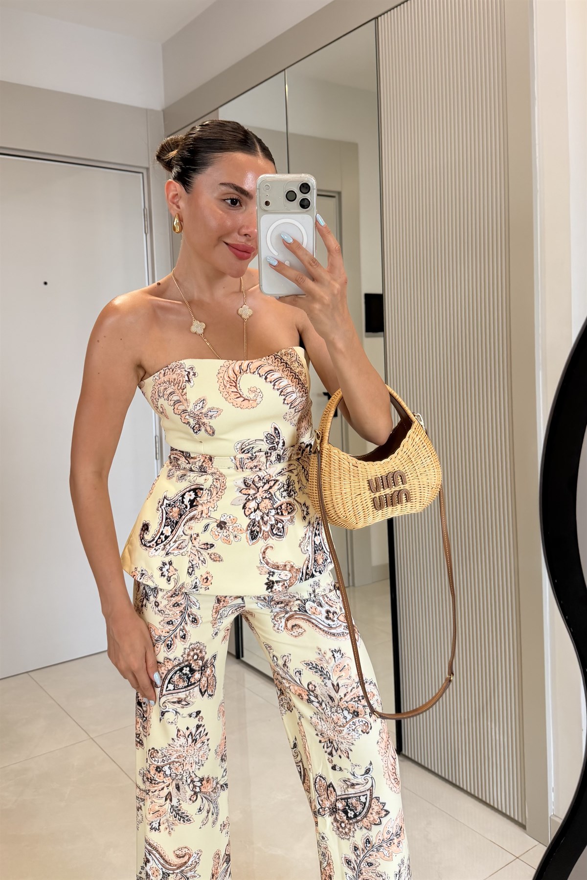 İbiza Sarı Kemerli Şal Desen Straplez Bluz Pantolon Takım