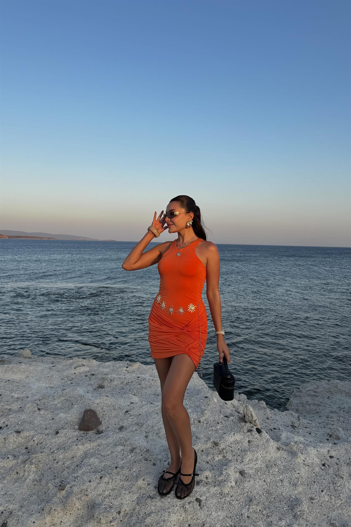 Isla Turuncu Vücudu Saran Mini Elbise