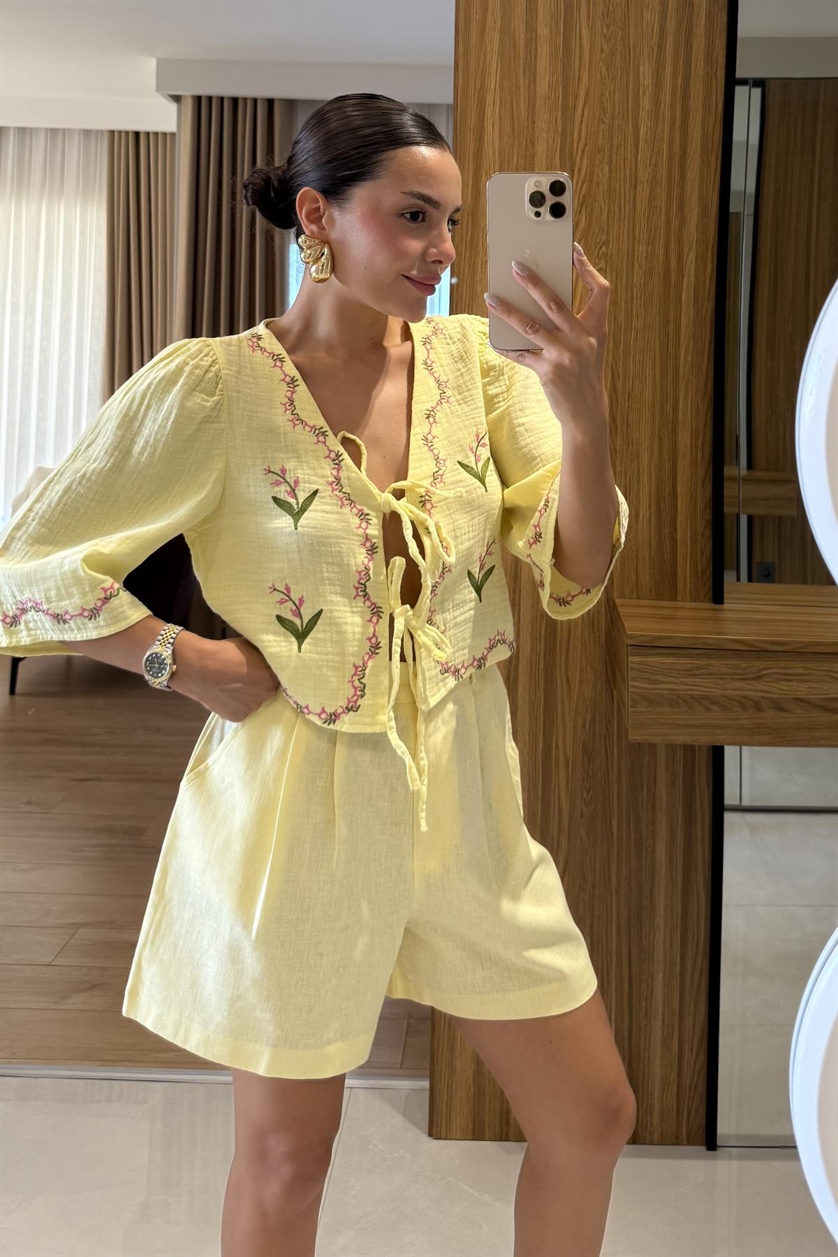 Jared Sarı Nakışlı Müslin Gömlek 