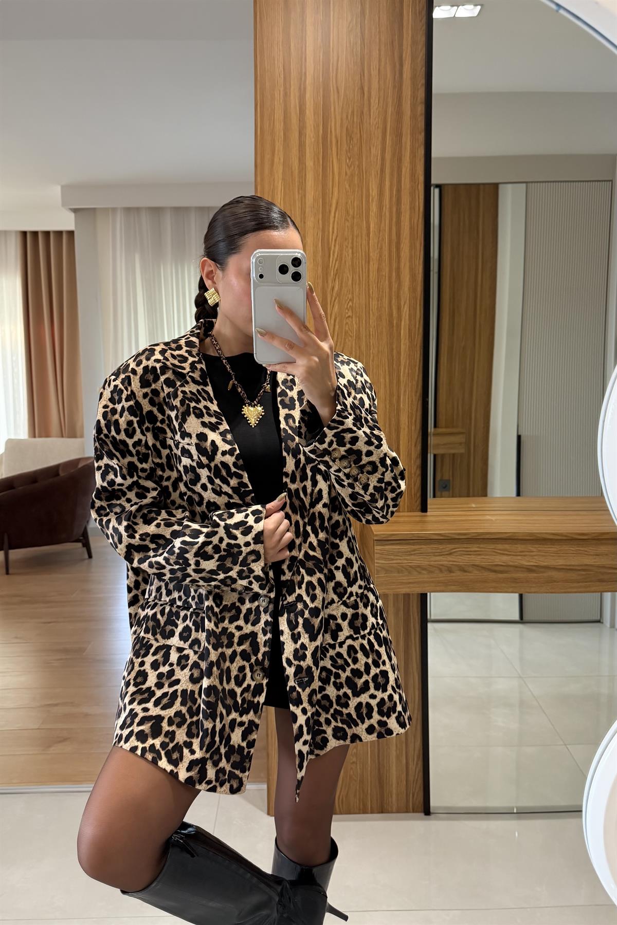 Jesica Bej Leopar Saten Blazer