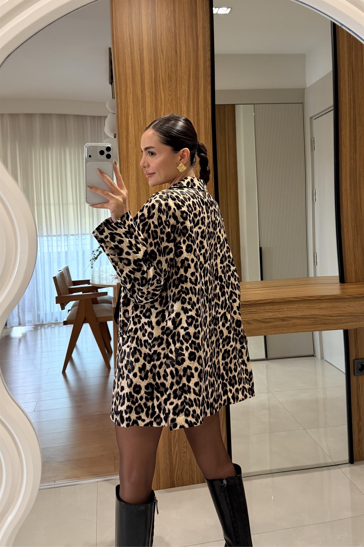 Jesica Bej Leopar Saten Blazer