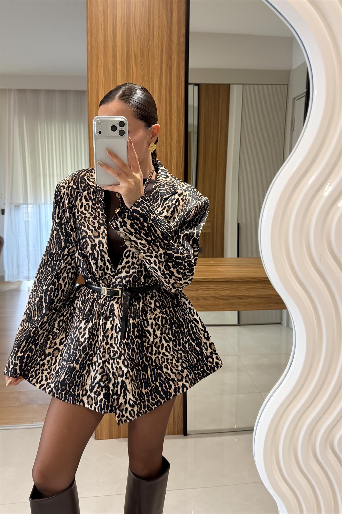 Jesica Taba Leopar Saten Blazer