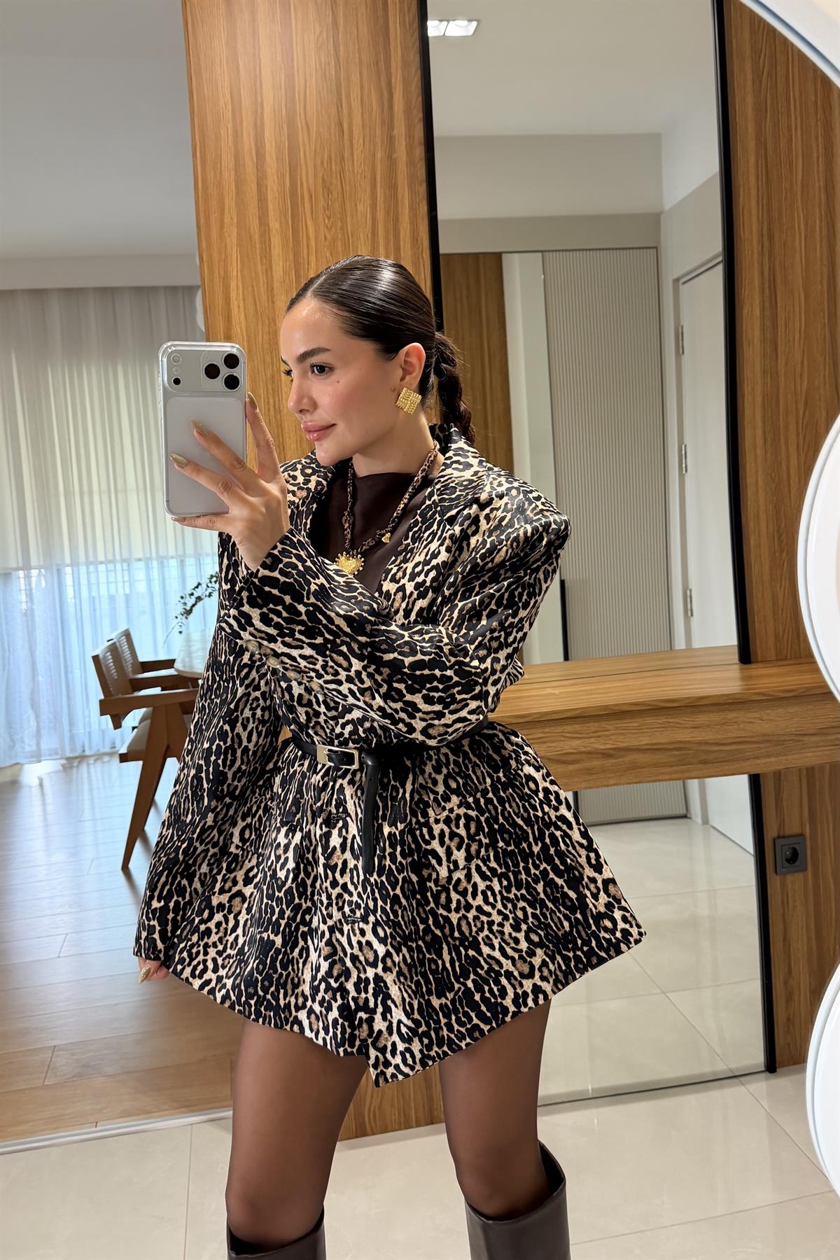 Jesica Taba Leopar Saten Blazer