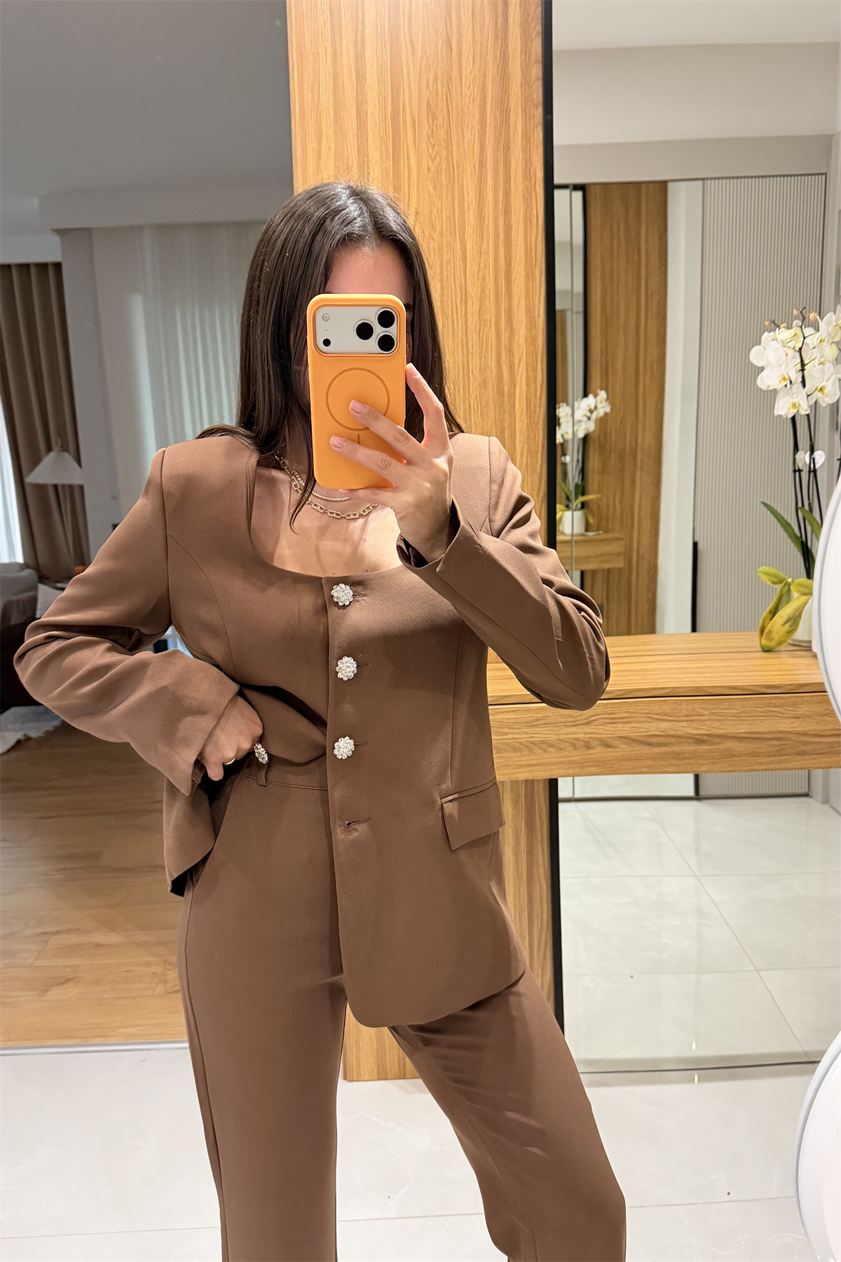 Jeus Kahve Taş Düğmeli Kare Yaka Takım