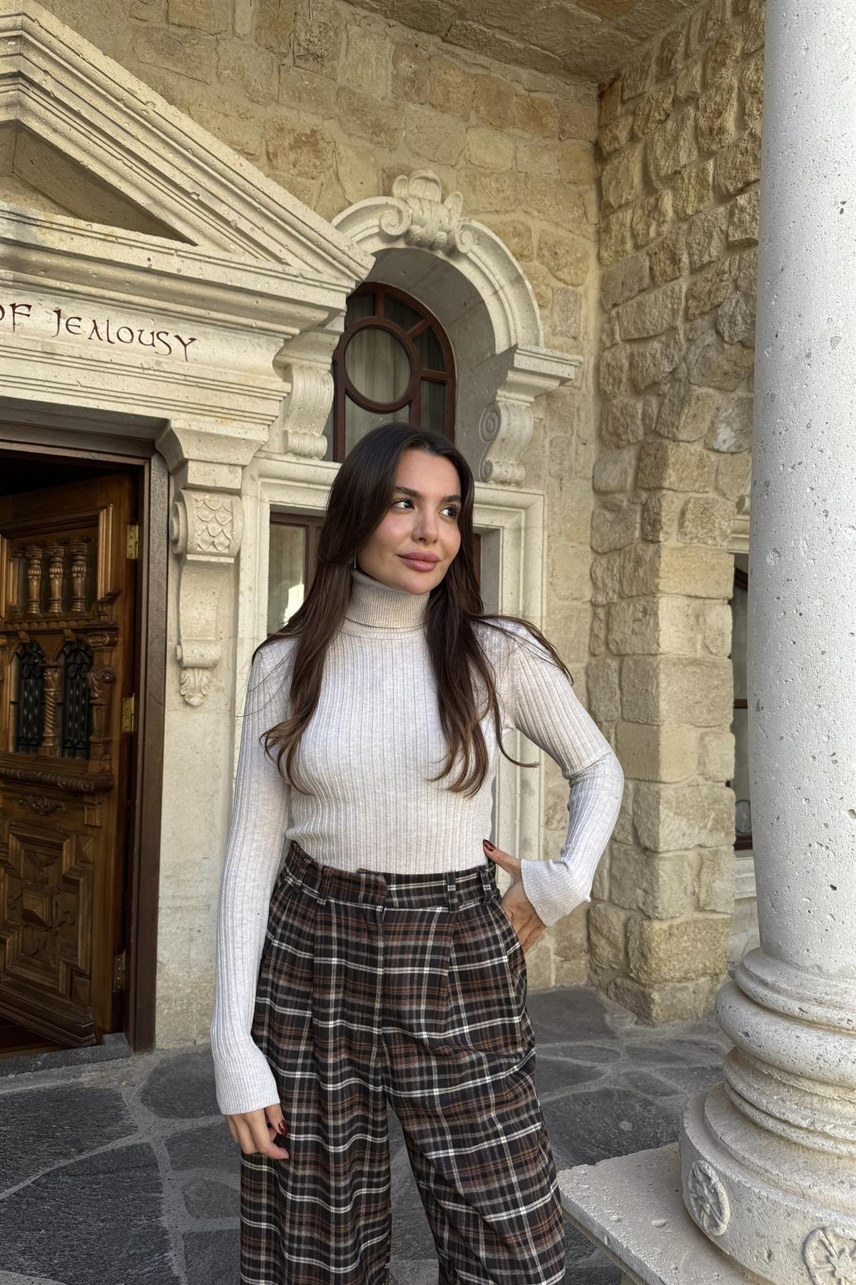 Joana Bej Balıkçı Yaka Triko Kazak