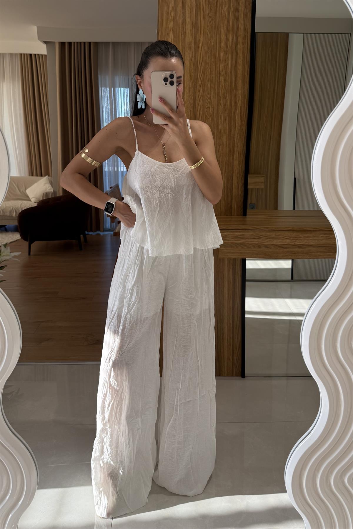 Jolanka Beyaz Kırışık Model Askılı Takım